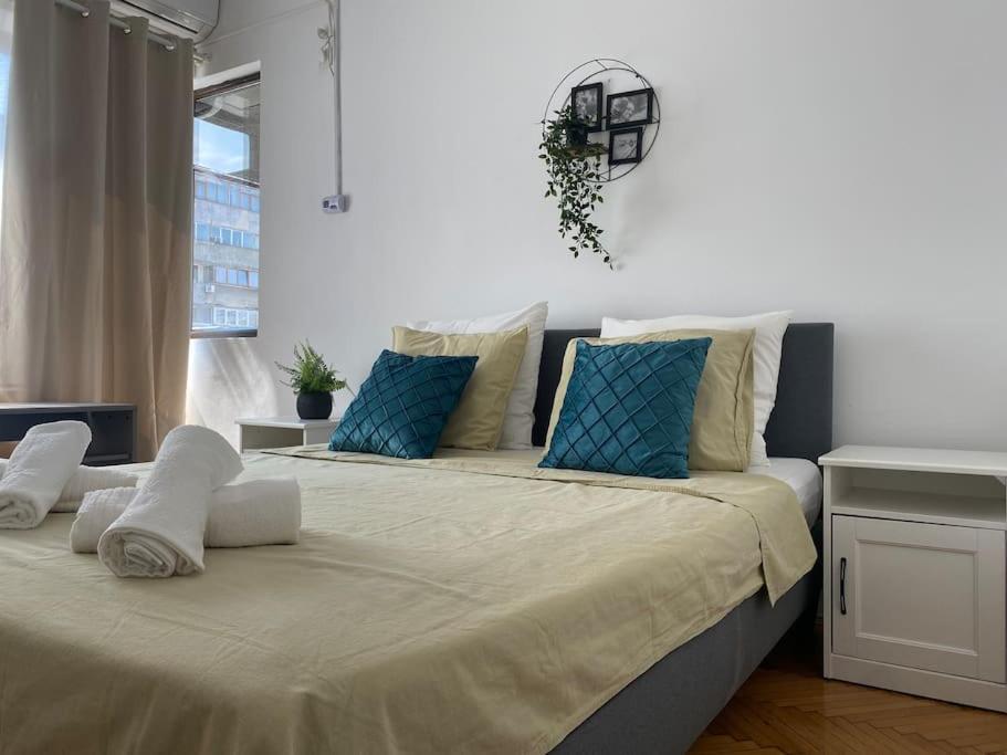 2 Bedroom Apartment With Terrace In City Center Bükreş Dış mekan fotoğraf
