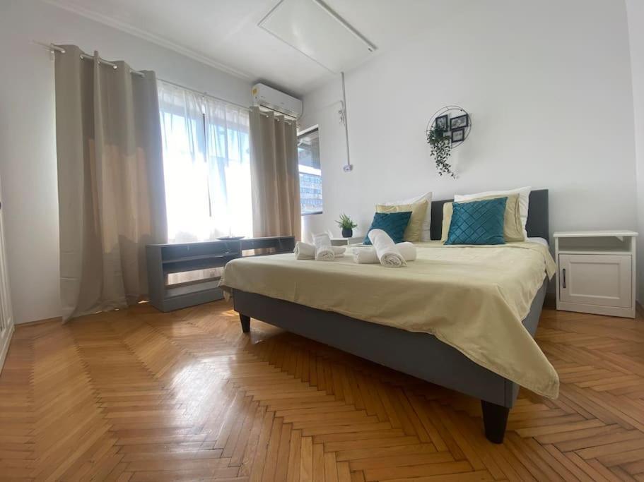 2 Bedroom Apartment With Terrace In City Center Bükreş Dış mekan fotoğraf