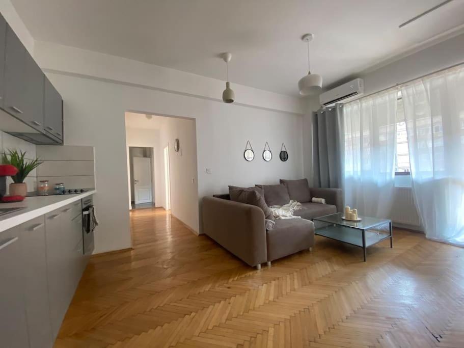 2 Bedroom Apartment With Terrace In City Center Bükreş Dış mekan fotoğraf
