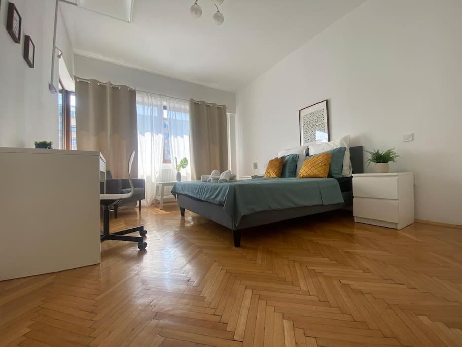2 Bedroom Apartment With Terrace In City Center Bükreş Dış mekan fotoğraf
